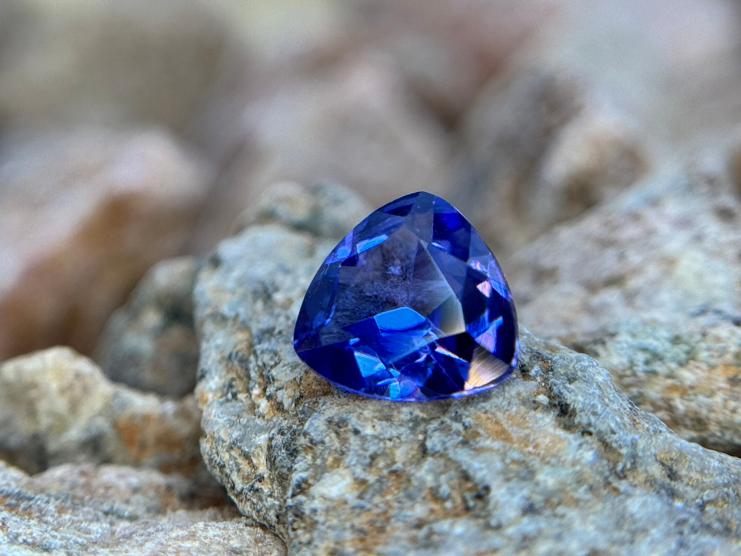 Natural Tanzanite, Trillion cut, 0.9 Carats