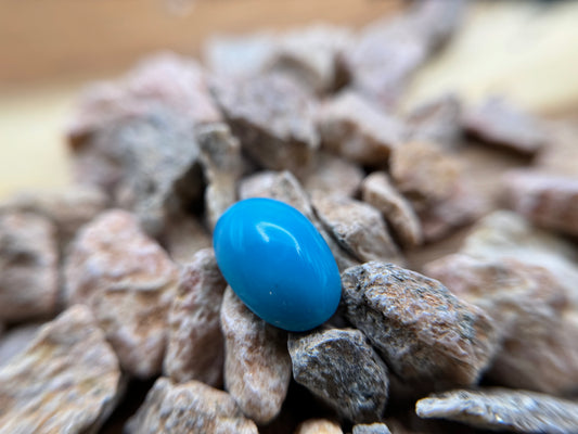 Persian Turquoise, Oval cabochon, 7.35 Carats