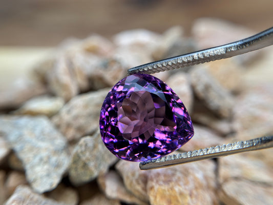 Natural Amethyst, Heart shape, 13.12 Carats