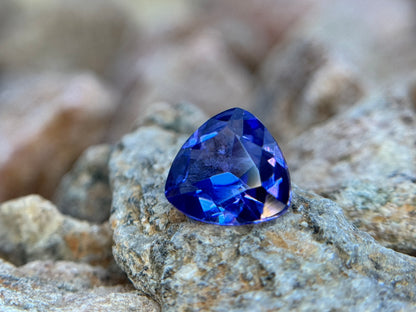 Natural Tanzanite, Trillion cut, 0.9 Carats